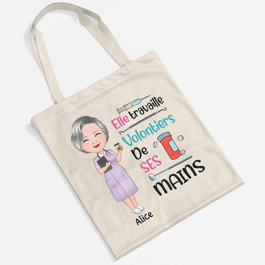 2641BFR2 elle travaille volontiers de ses mains tote bag infirmiere original