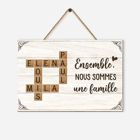 3221QFR1 plaque en bois personnalisee a suspendre ensemble nous formons une famille 3221q6f5i