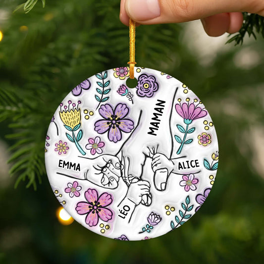 3822OFR2 ornement ceramique personnalise mamie tenant les mains avec fleurs 3822o6o5a