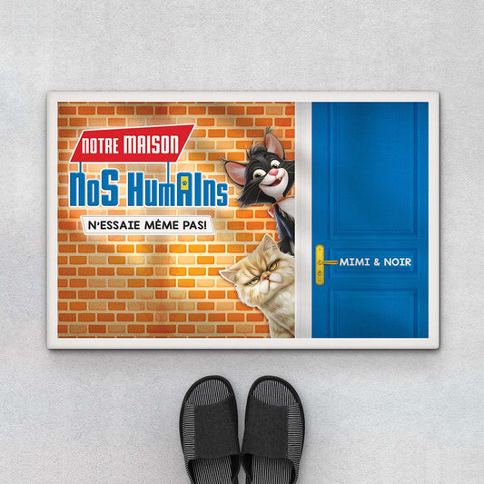 4048DFR1 paillasson personnalise chat notre maison nos humains 4048d5m5d_1138ecd2 1805 4ca7 b862 5d0fe4d60cac