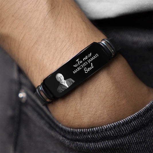 4289JFR2 bracelet personnalise tu ne marches jamais seule photo 4289j5t5a_75d238c8 3368 4f47 94be 51924444a191