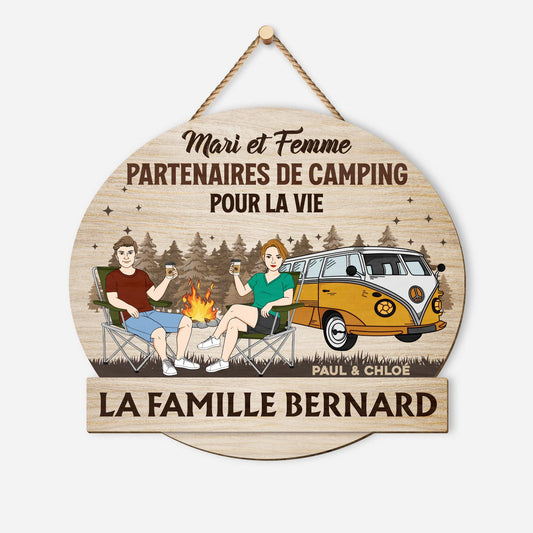 5043QFR1 plaque en bois personnalisee couple a suspendre partenaires de camping 5043q8tag