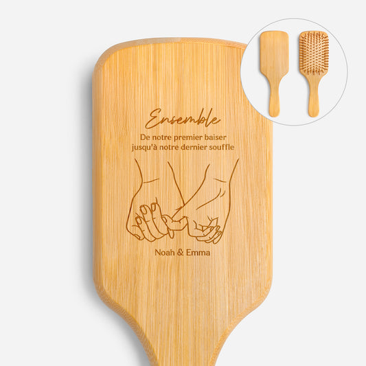 5150QFR1 brosse a cheveux personnalisee en bambou couple de notre premier baiser 5150qtqng_fd12c968 471d 4dcb bdd3 468853aa79da