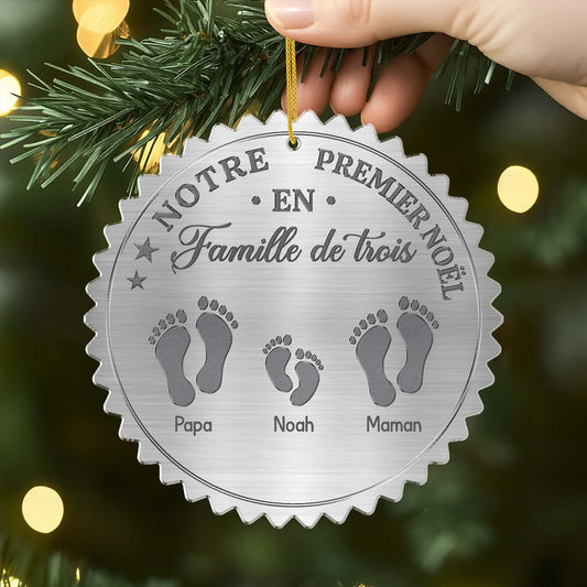 6131OFR2 ornement acrylique personnalise notre premier noel en famille 6131o8hmi