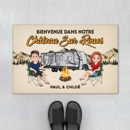 6334DFR1 paillasson personnalise couple qui aime le camping bienvenue dans notre chateau sur roues 6334d6tag
