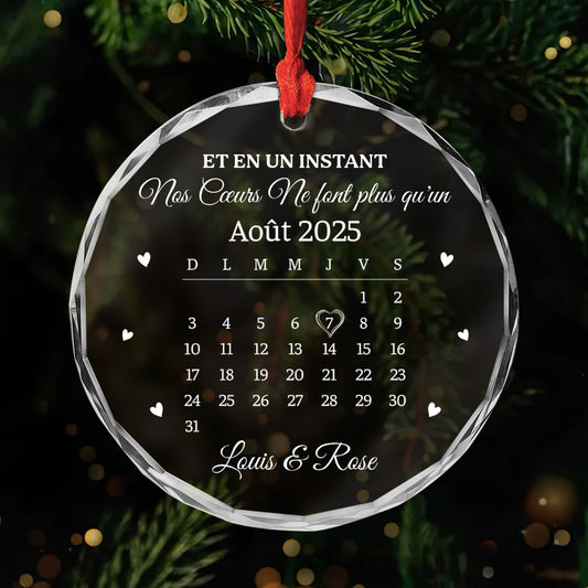 6387OFR1 ornement noel en verre personnalise couple avec calendrier nos coeurs ne font plus qu_un 6387O8VNG