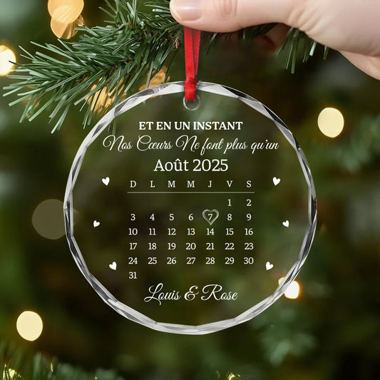 6387OFR2 ornement noel en verre personnalise couple avec calendrier nos coeurs ne font plus qu_un 6387O8VNG