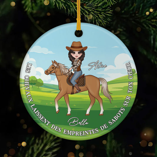 6476OFR1 ornement noel ceramique personnalise pour femme et cheval empreintes de sabots sur coeur 6476o3q0u