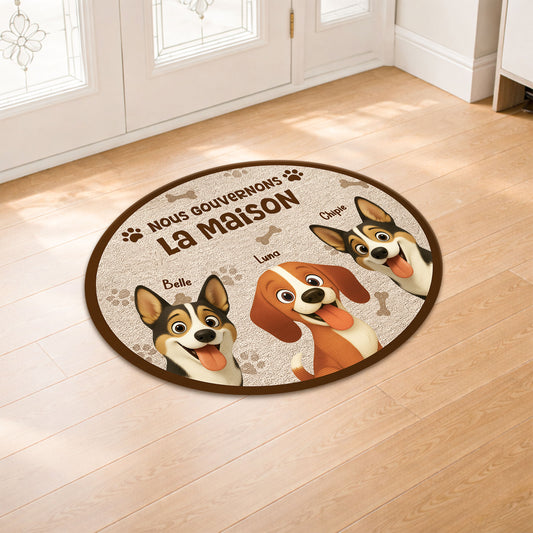 8626AFR2 paillasson chien personnalise a forme originale nous gouvernons la maison 8626ad8yrc