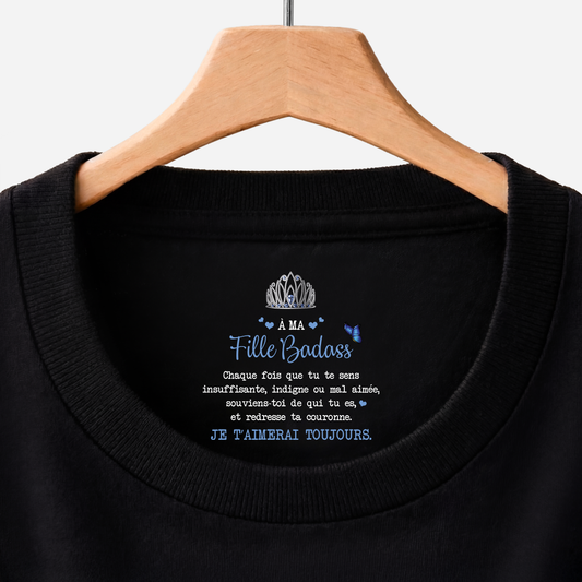 8943AFR1 tee shirt noir personnalise avec message a l_interieur du col pour femme cadeau ma fille badass 8943aa