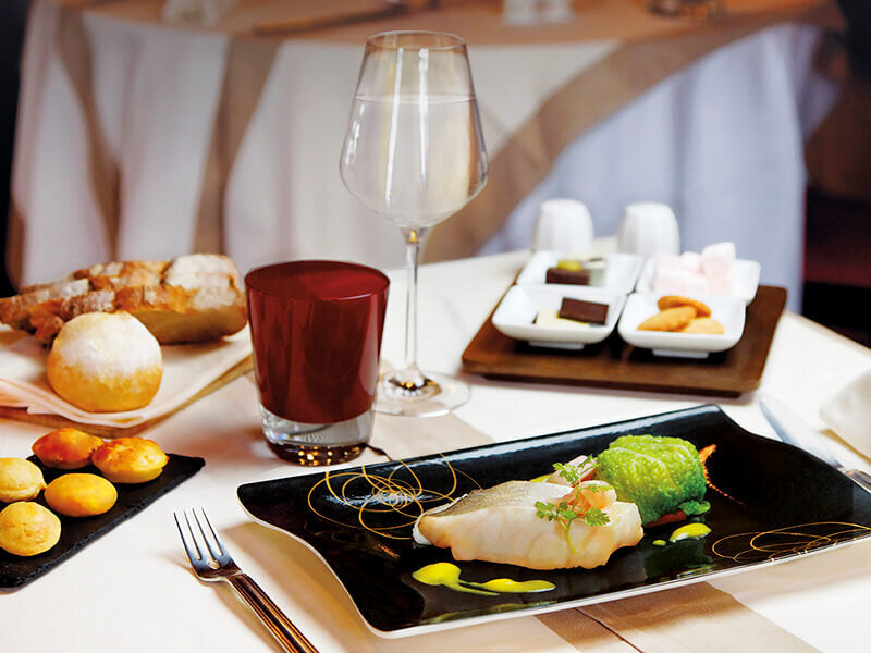 Coffret “Adresses gastronomiques : repas à la table d’un prestigieux restaurant français” (Smartbox)