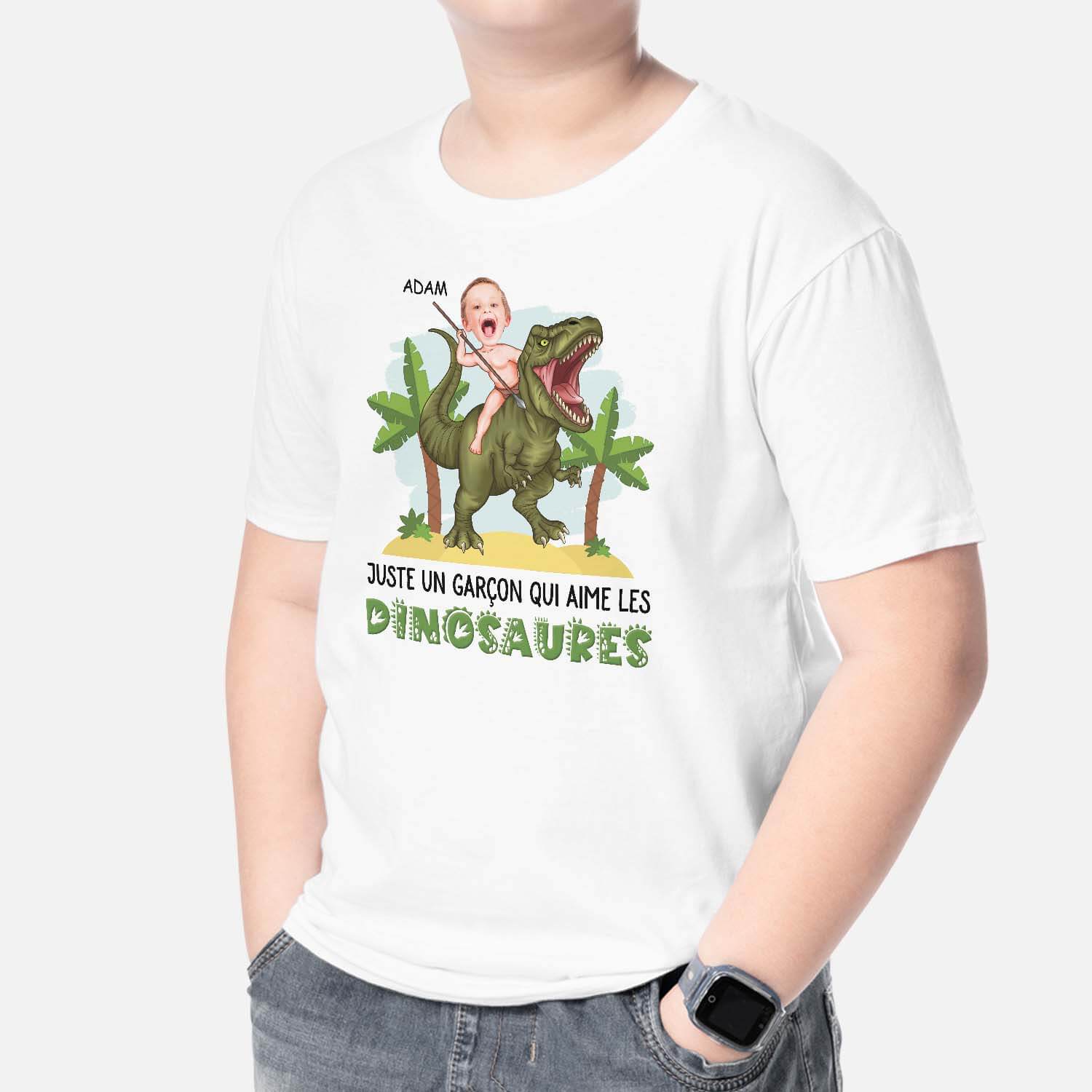 2689AFR2 juste un garcon qui aime les dinosaures  t shirt garcon personnalise