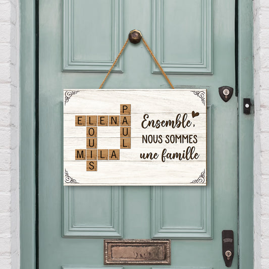 3221QFR2 plaque en bois personnalisee a suspendre ensemble nous formons une famille 3221q6f5i