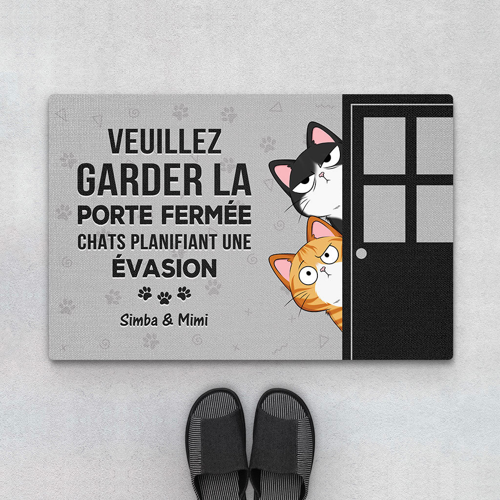 3308DFR1 veuillez garder la porte fermee version chats caches derriere tee shirt avec des chats