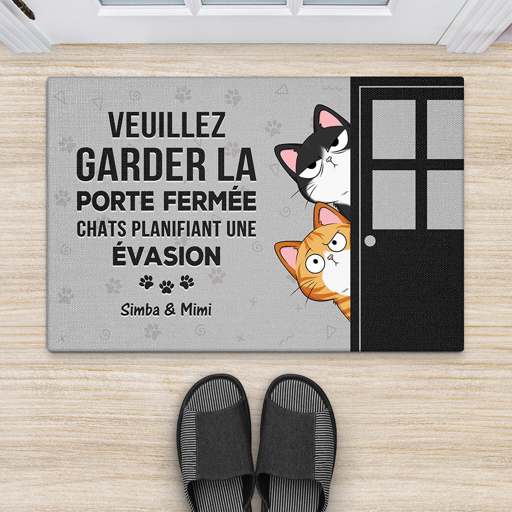 3308DFR2 veuillez garder la porte fermee version chats caches derriere tee shirt avec des chats