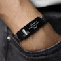 4289JFR2 bracelet personnalise tu ne marches jamais seule photo 4289j5t5a_75d238c8 3368 4f47 94be 51924444a191