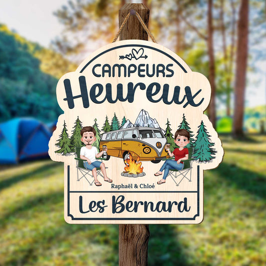 5106QFR2 plaque en bois personnalisee a suspendre campeurs heureux 5106qtkag