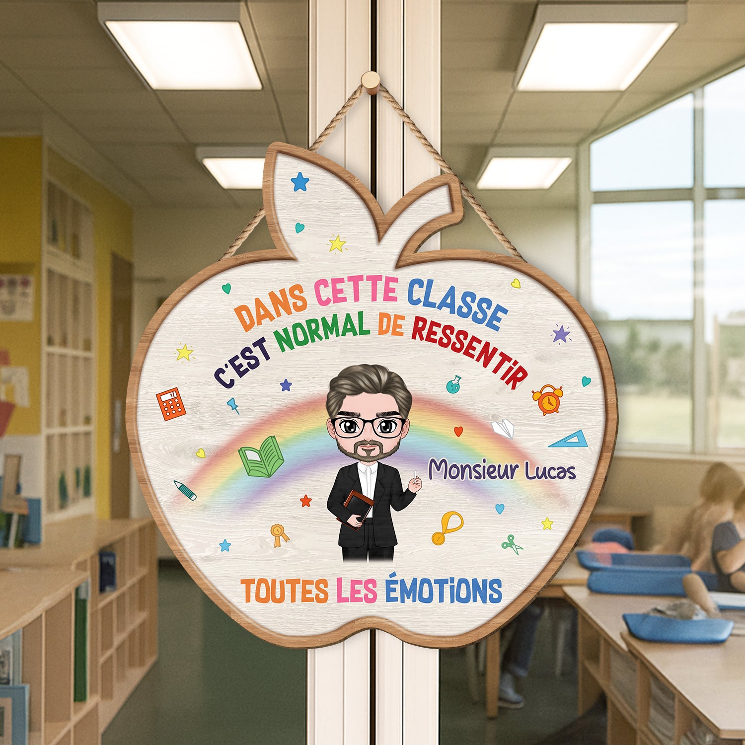 5119QFR2 plaque en bois personnalisee a suspendre dans cette classe c_est normal 5119q36nt