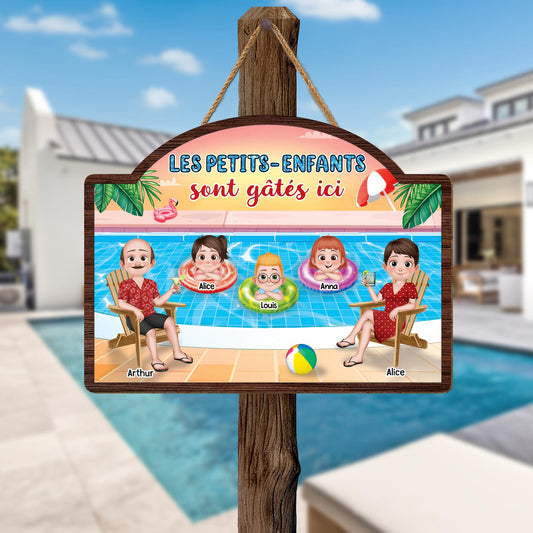 5127QFR2 plaque en bois personnalisee a suspendre les petits enfants sont gates ici 5127q3mai
