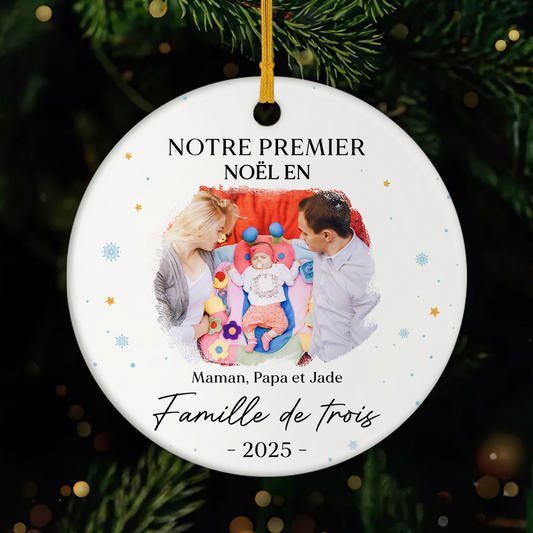 5350OFR1 ornement noel ceramique personnalise avec photo notre premier noel en famille de trois 5350oku5i