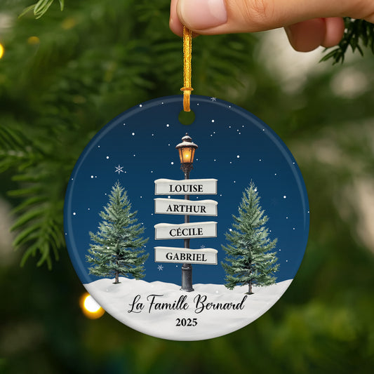 5381OFR2 ornement ceramique personnalise avec prenom lampadaire noel de famille 5381otqzi_01955b4d 4ff0 416f 9330 6e5285ddf676