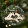 5403OFR1 ornement acrylique personnalise notre premier noel en famille tenant les mains 5403o