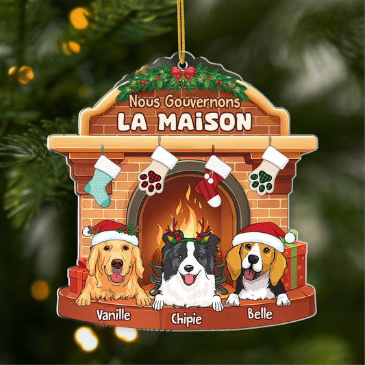 5653OFR1 ornement chien noel en acrylique personnalise nous gouvernons la maison version noel 5653o3ync