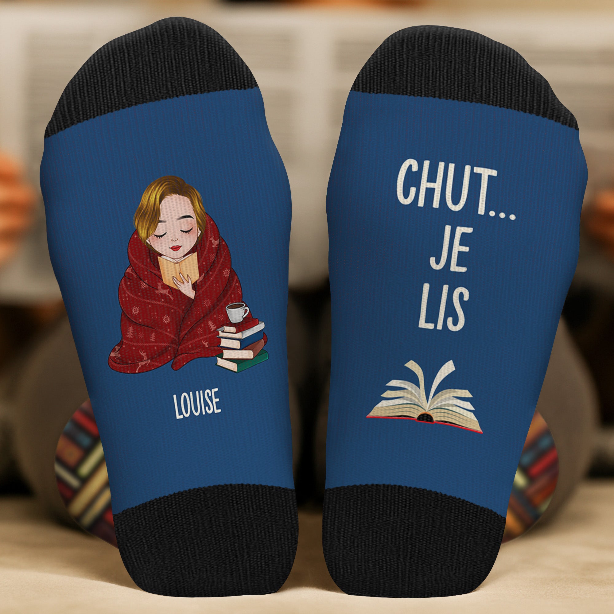 5792JFR2 chaussettes de noel personnalisees chut je lis 5792j8lna_fa120aea 5a9b 4ee1 a48d ad2ed69b2491
