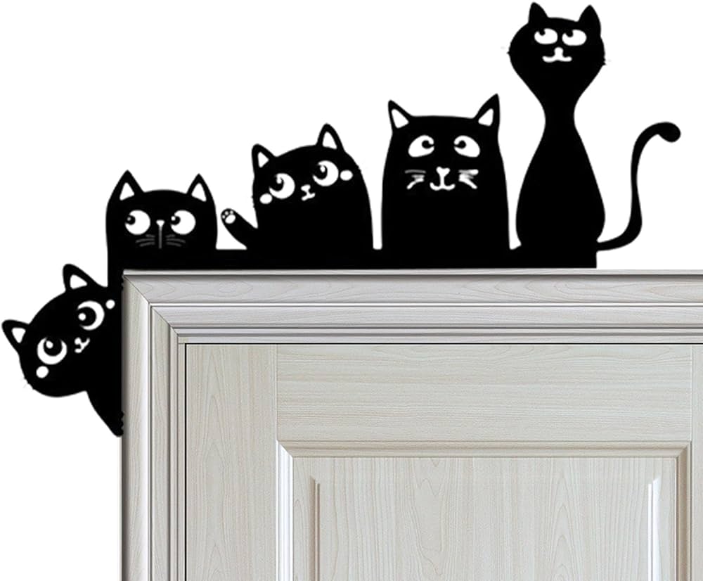 Une décoration de porte avec silhouette de chat