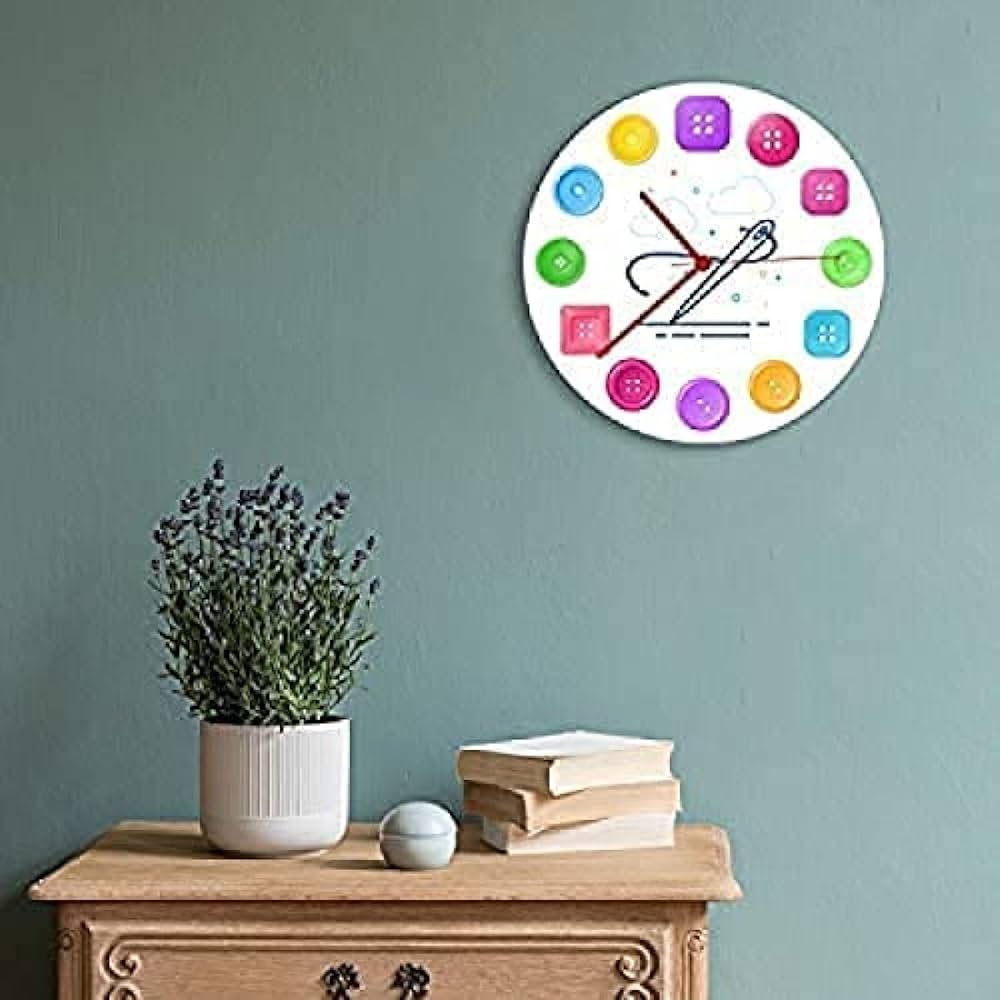 Horloge murale avec chiffres en boutons