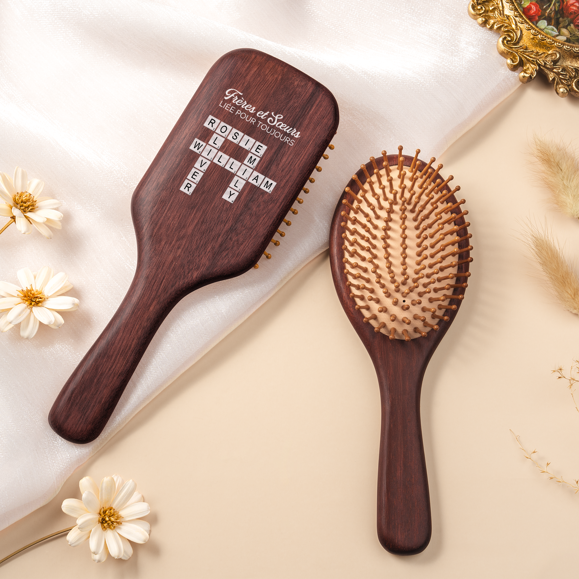 6306AFR2 brosse a cheveux personnalisee en bois de santal imprimee mots croises de famille soeur et frere 6306aq8f5e_4e049a88 76cb 4195 b0f3 3a92f84f6f8c