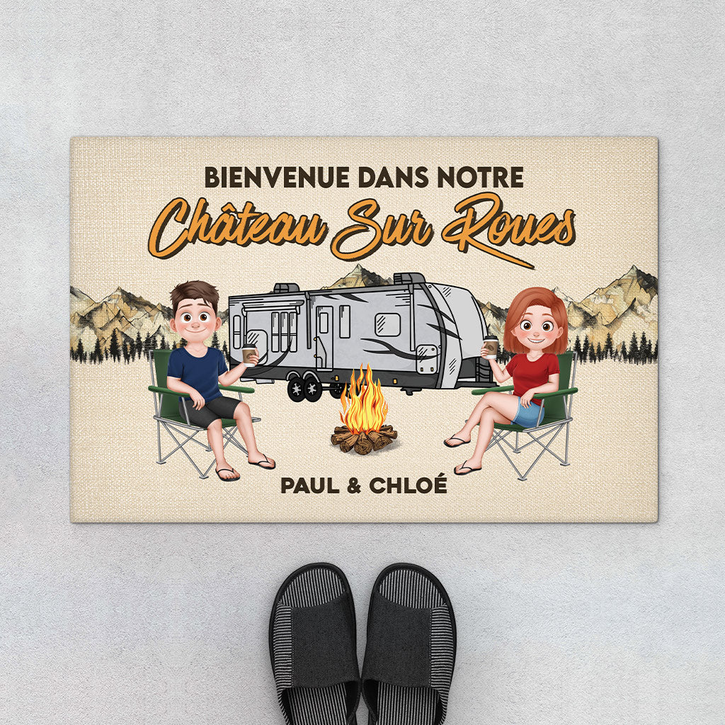 6334DFR1 paillasson personnalise couple qui aime le camping bienvenue dans notre chateau sur roues 6334d6tag