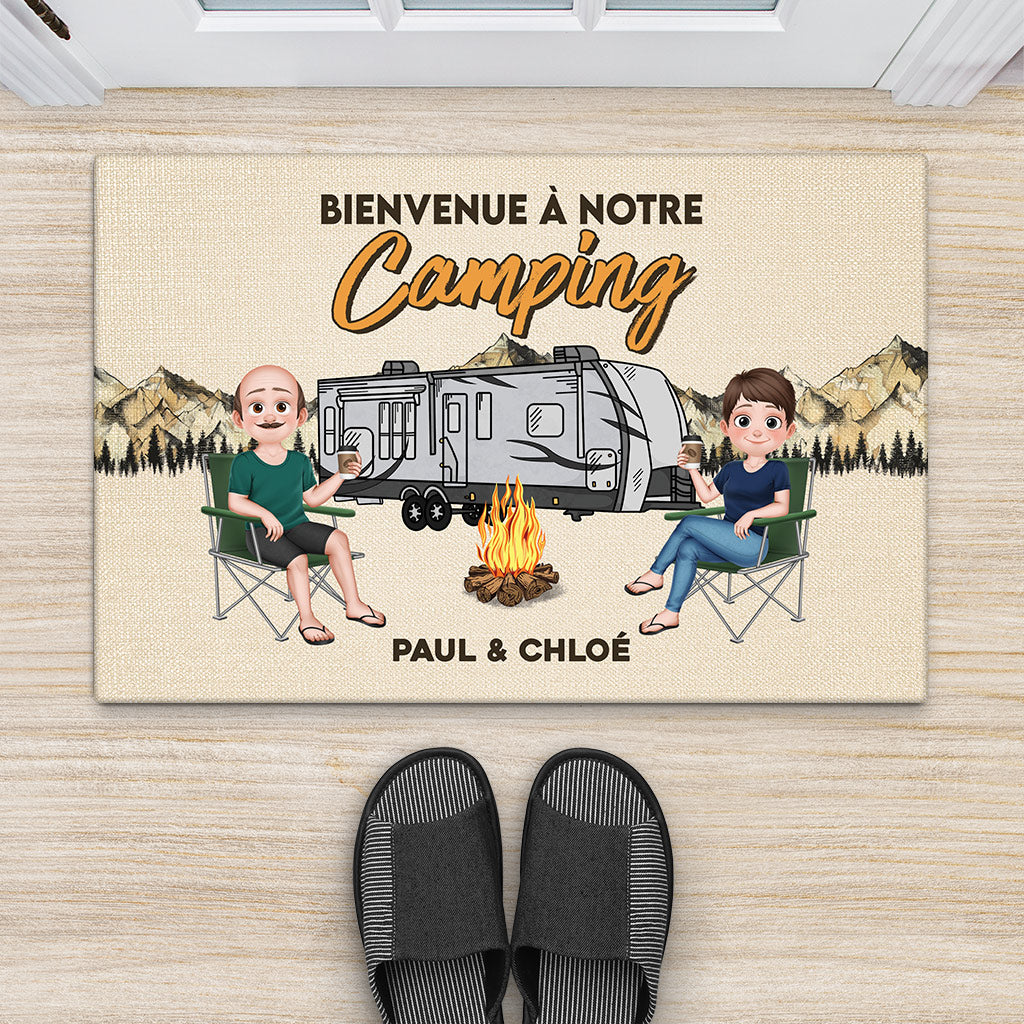 6334DFR2 paillasson personnalise couple qui aime le camping bienvenue dans notre chateau sur roues 6334d6tag