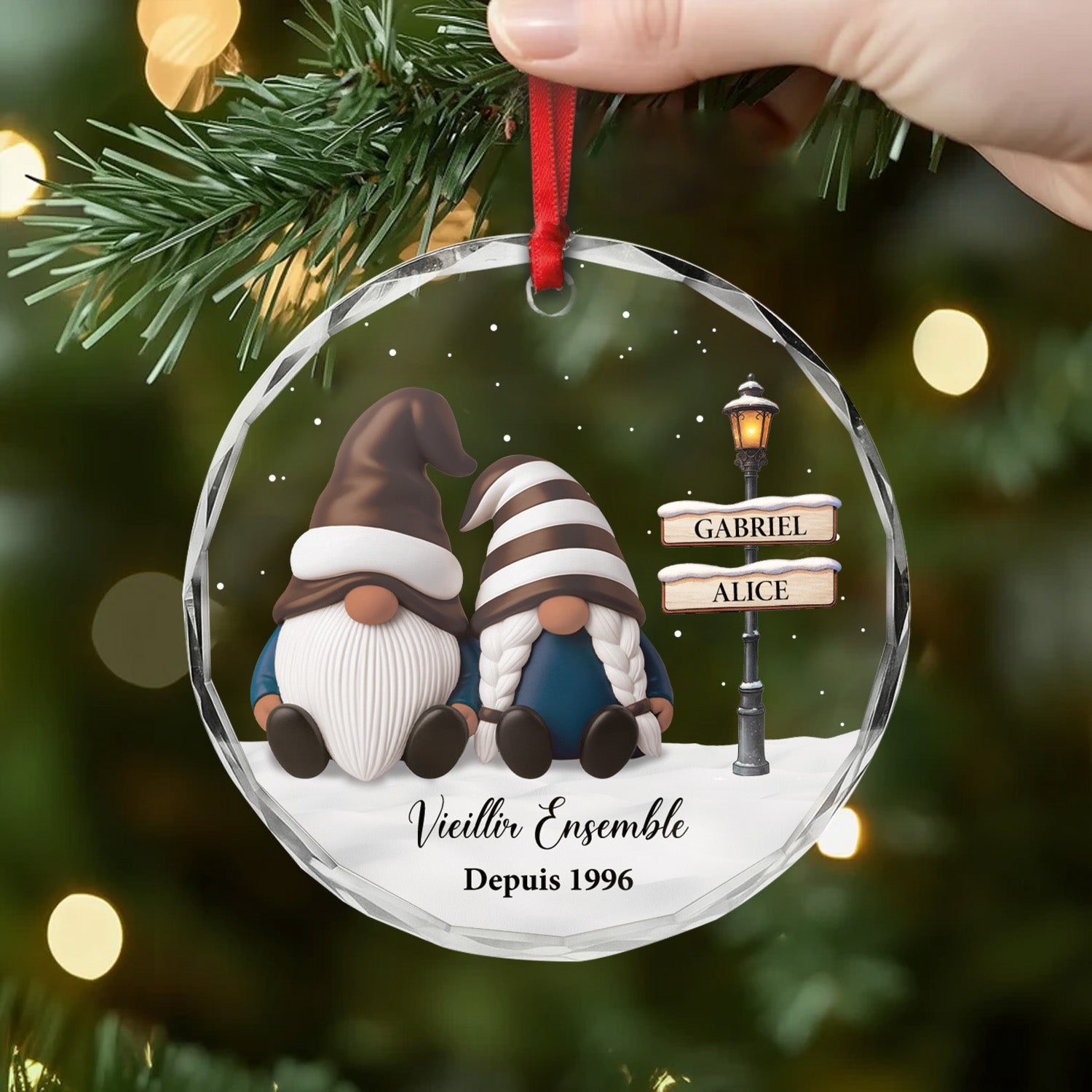 6594OFR2 effet dimpression 3d ornement de noel en verre personnalise couple vieillir ensemble gnome 6594otq5g_419d9db0 c0d0 4f9c 804d b0f8769a01a5