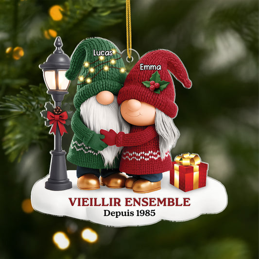 7028OFR1 effet dimpression 3d ornement acrylique personnalise couple gnome vieillir ensemble avec pull noel 7028otv5g