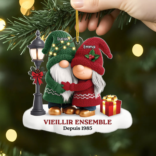 7028OFR2 effet dimpression 3d ornement acrylique personnalise couple gnome vieillir ensemble avec pull noel 7028otv5g
