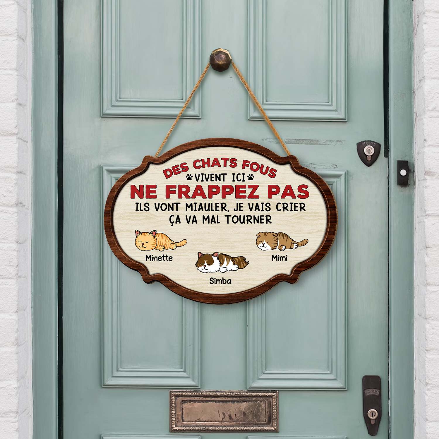 7772QFR2 plaque en bois personnalisee a suspendre chats fous vivent ici 7772q6chc