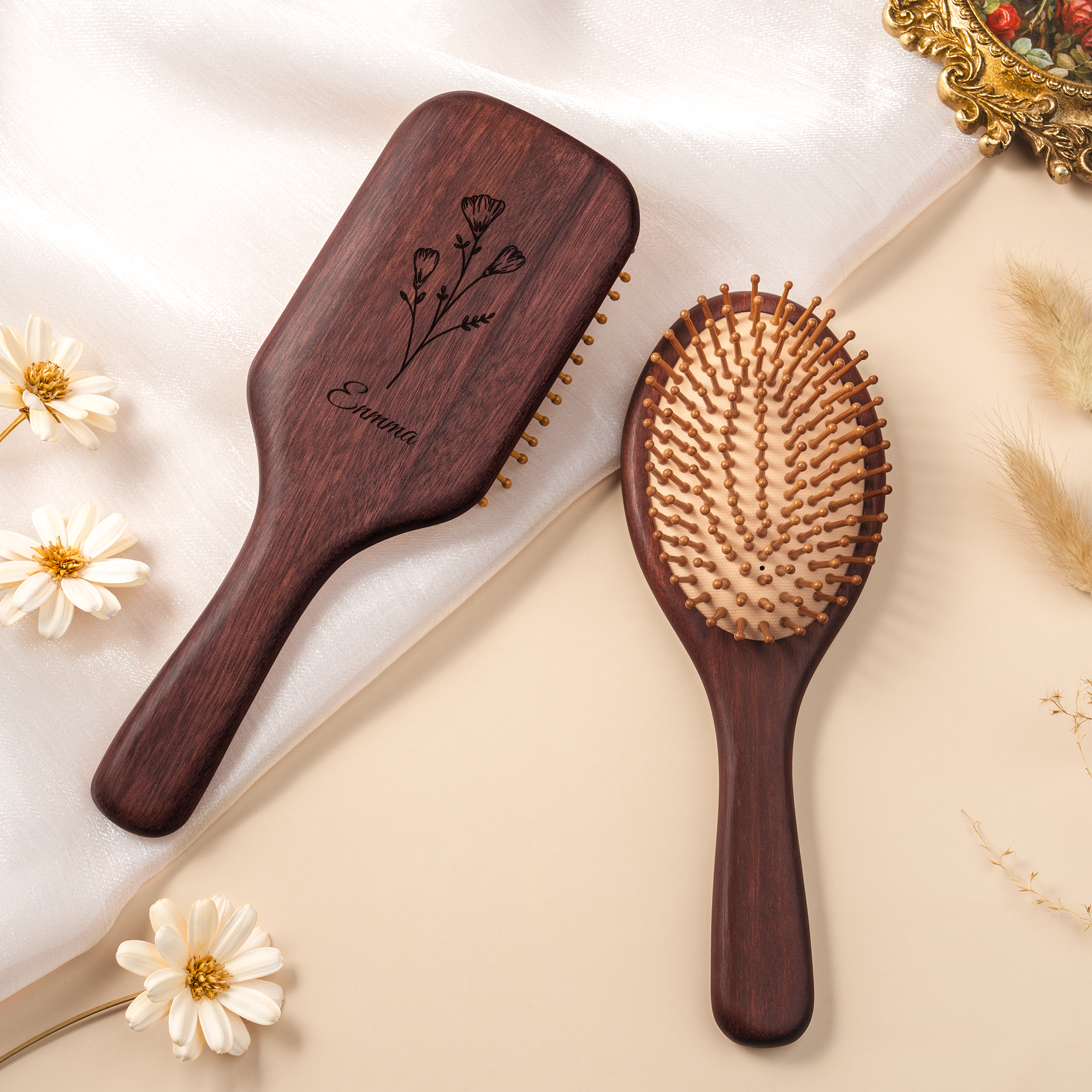 7781AFR2 brosse a cheveux personnalisee en bois de santal gravee pour femme jolie fleur 7781aq8f5a