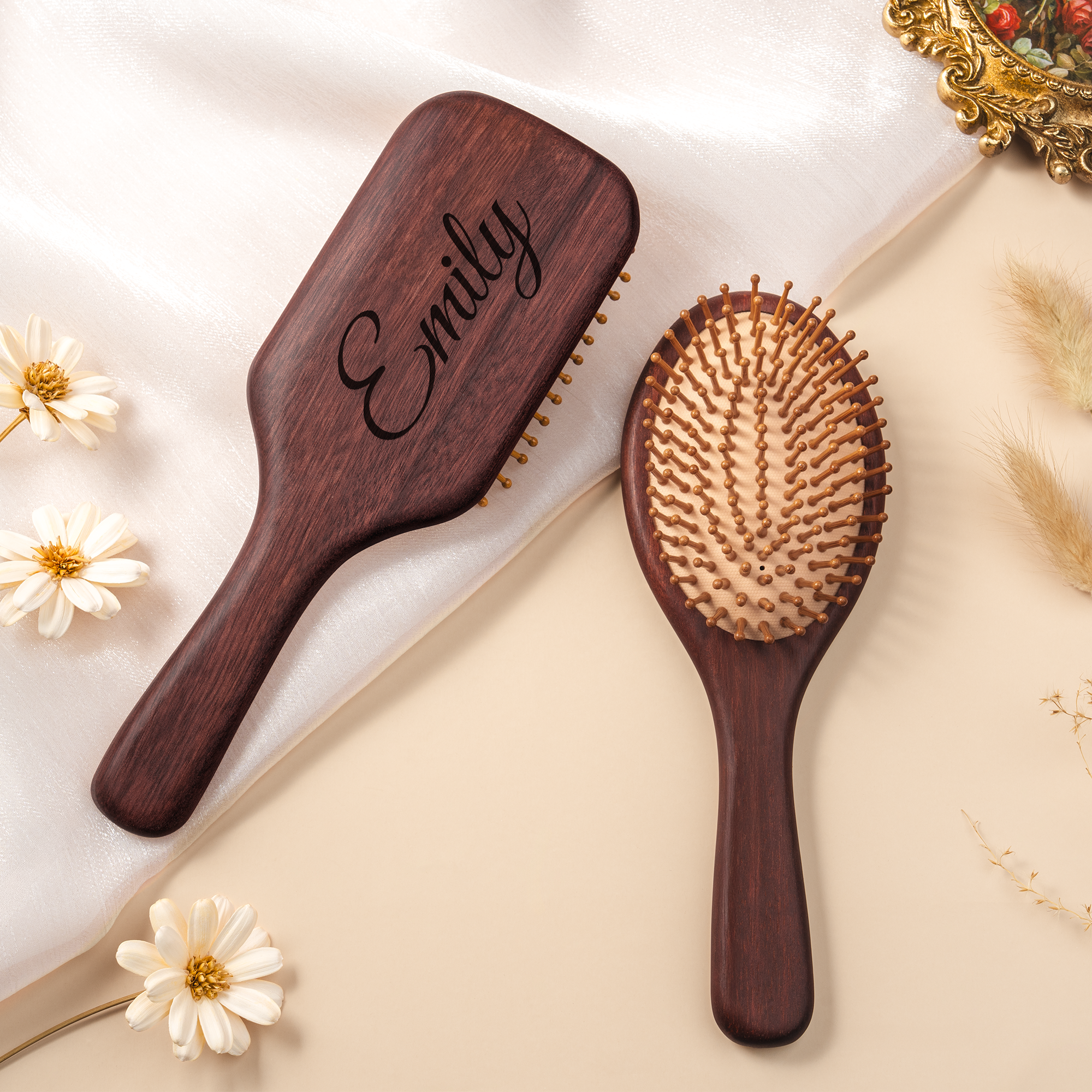 7783AFR2 brosse a cheveux personnalisee gravee en bois de santal un cadeau pour femme 7783aqtf5a