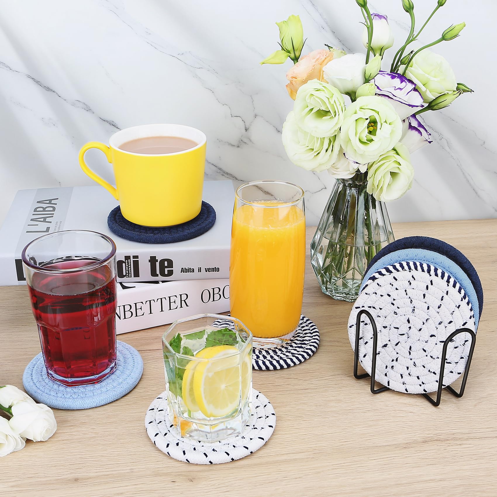 Un ensemble de verres ou accessoires pour la maison