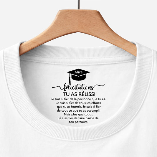 8964AFR1 tee shirt personnalise blanc avec texte a l_interieur du col cadeau pour diplome universitaire_ 8964aaavls_1