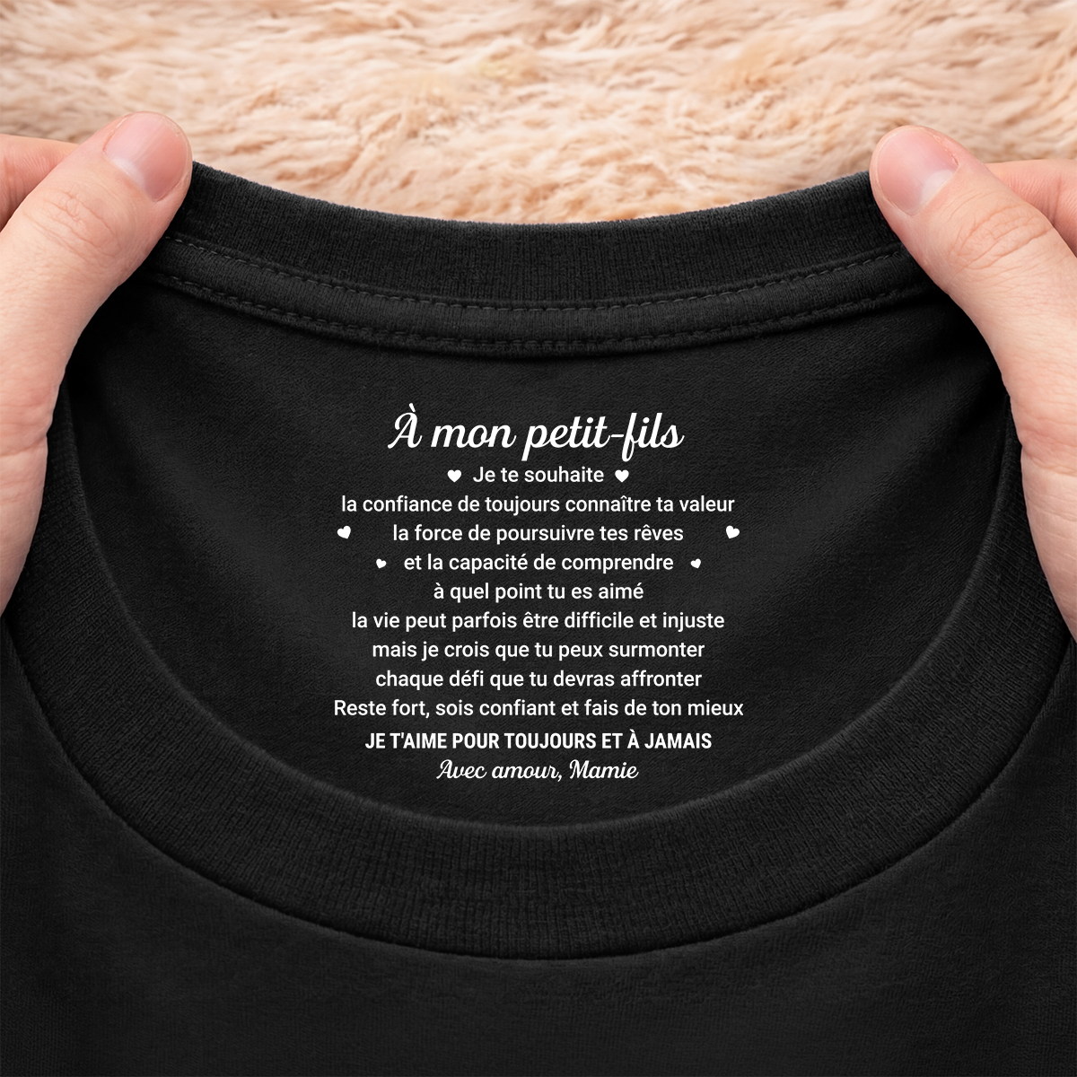 9093AFR2 t shirt personnalise texte a l_interieur du col noir a mon filsfille tu es aime 9093aa8ema