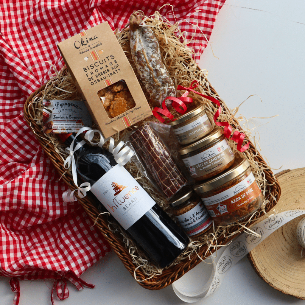 Panier gourmand maison garni de ses friandises et spécialités préférées