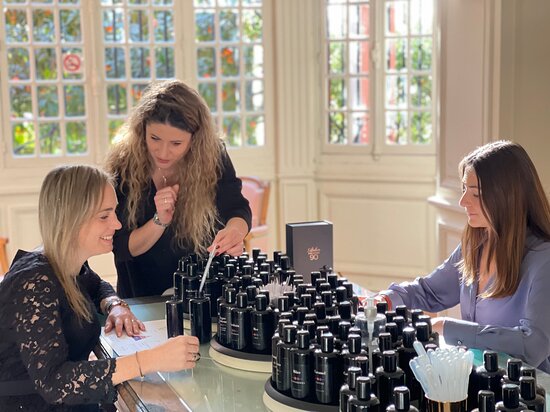 Un atelier de création de parfum chez Molinard 