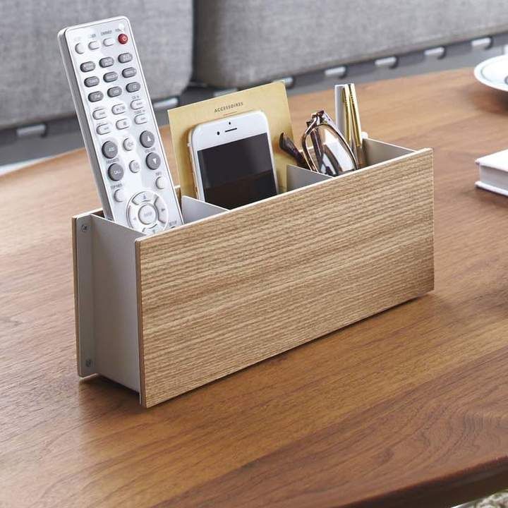 Un organiseur de bureau en bois Yamazaki