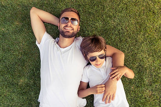 Lunettes coordonnées créant un look stylé lors des vacances en famille