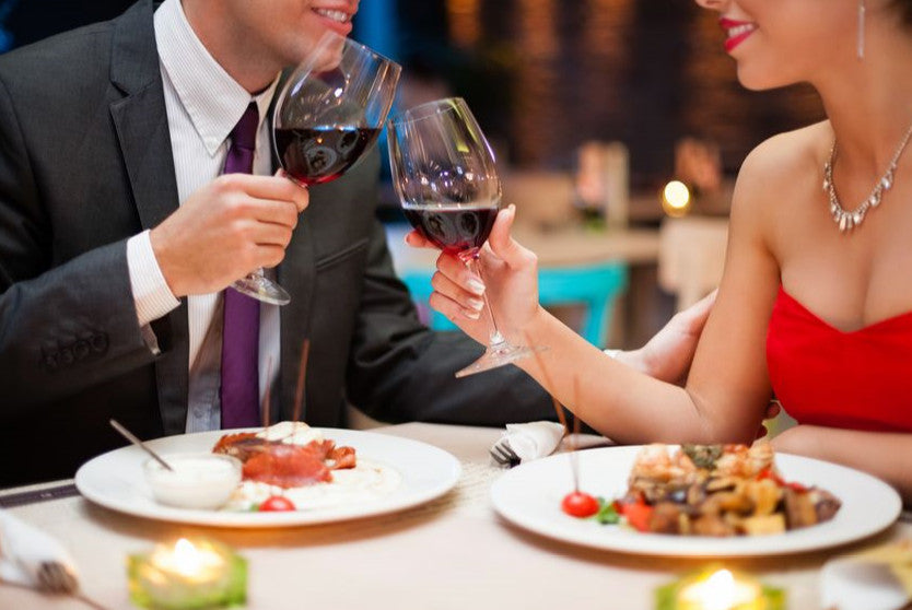 Dîner dans un restaurant cosy