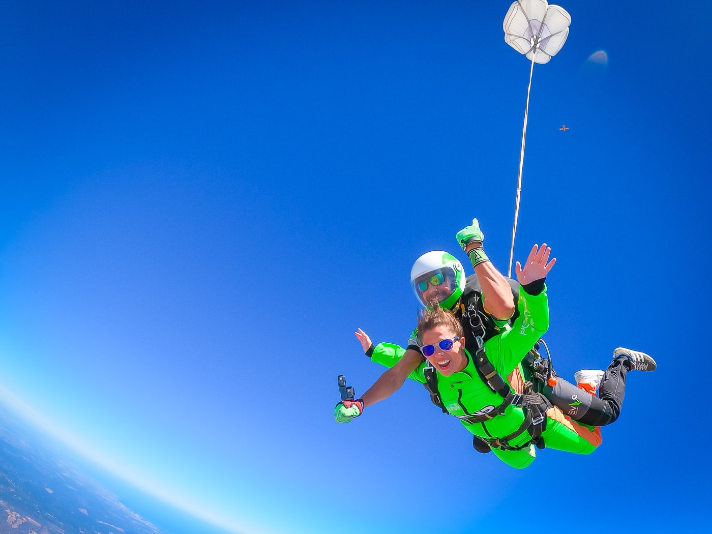 Un saut en parachute avec Skydive