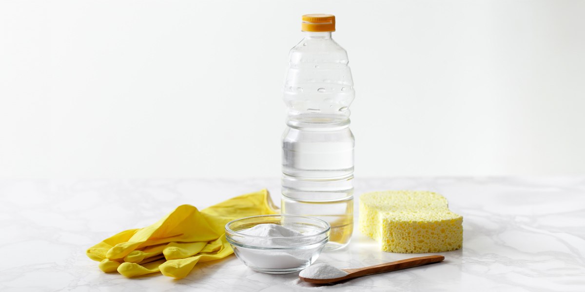 Peut-on utiliser du vinaigre blanc avec le bicarbonate ?