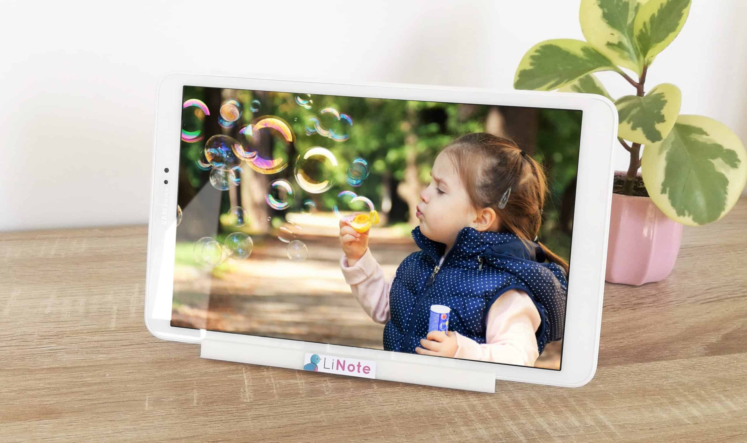 Cadre photo numérique comme idée cadeau grand mère maison de retraite